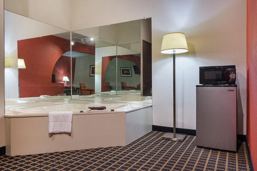 Quality Inn Commerce At I-85 Exterior photo