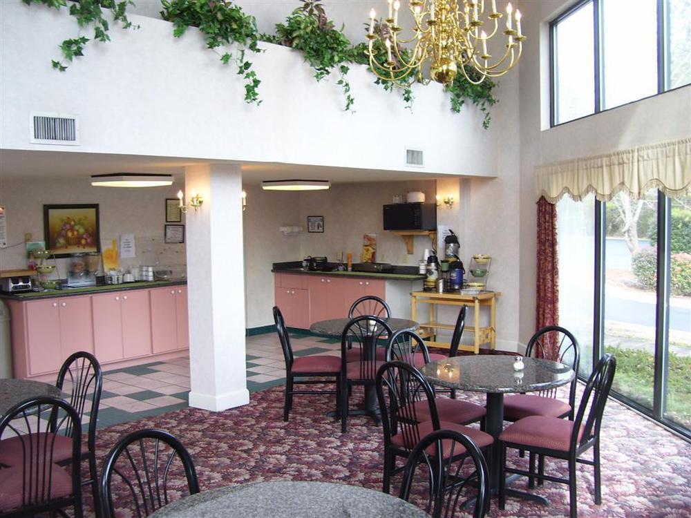 Quality Inn Commerce At I-85 Restaurant photo