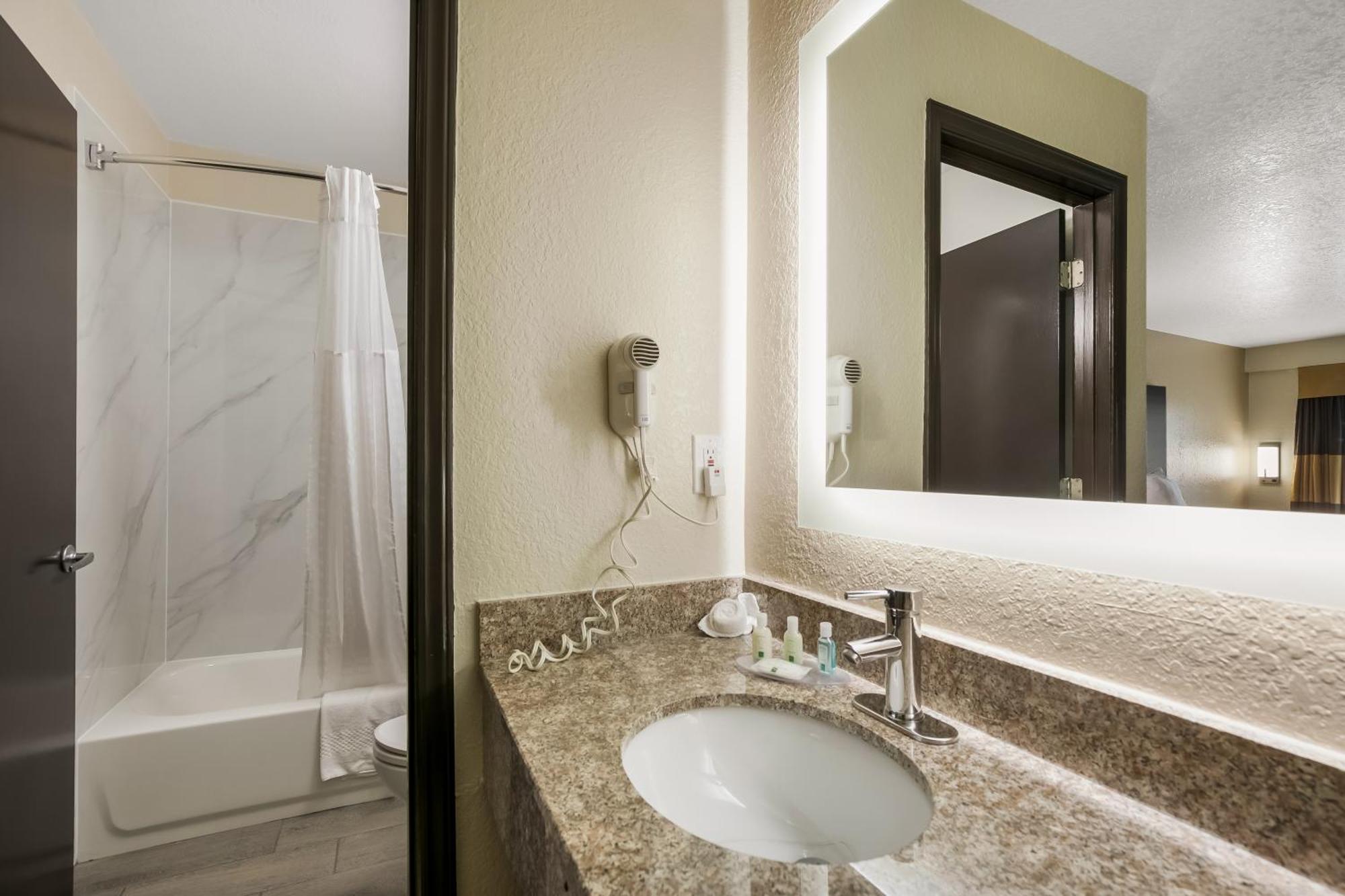 Quality Inn Commerce At I-85 Exterior photo
